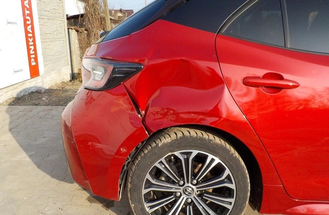 Toyota Corolla cena 53900 przebieg: 61256, rok produkcji 2019 z Pabianice małe 667